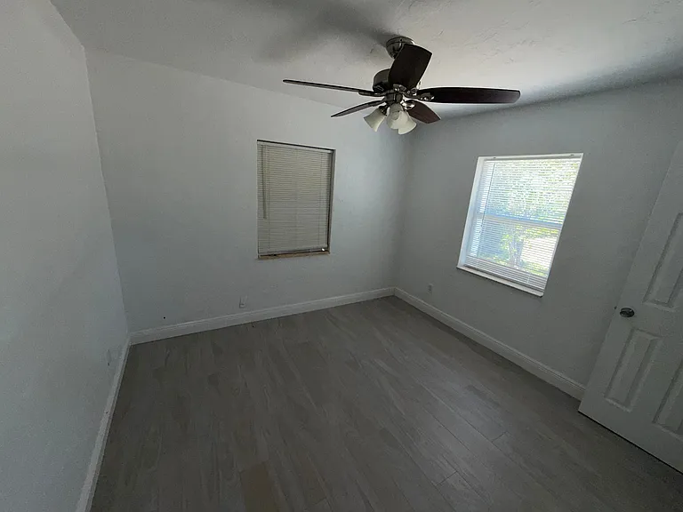 4713 W Knights Ave — Photo 4