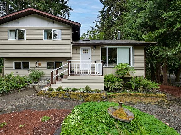 3rd image of 2340 Macdonald Rd