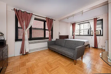 Rented by R New York