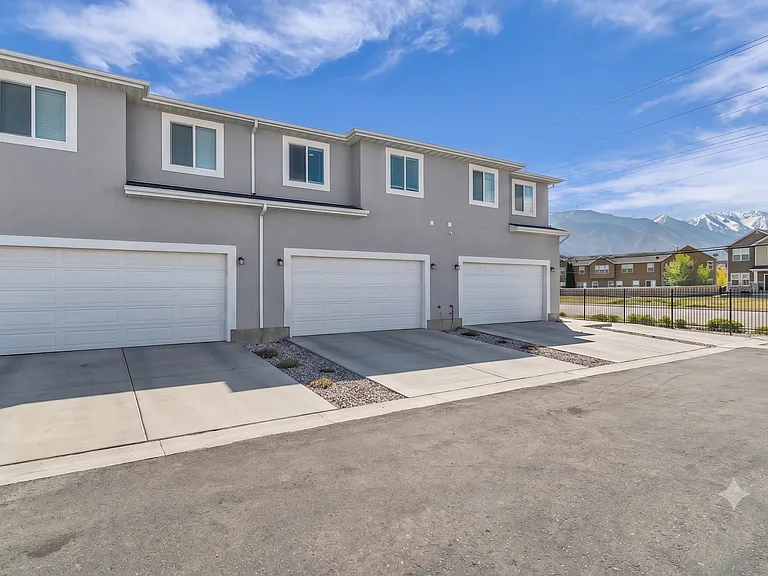 839 S 1760 E — Photo 26
