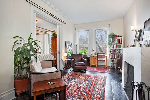 Rented by Warburg | media 10