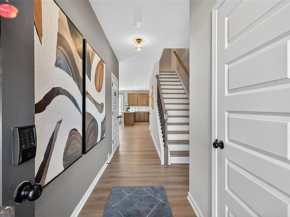 2nd image of 154 Red Oak Ln