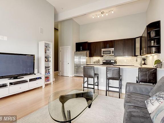 Bamboo floors and 13.5ft ceilings