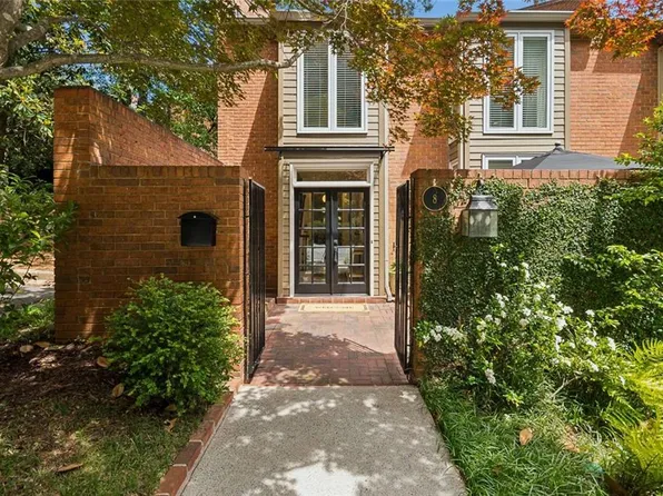8 Willow Gln, Atlanta, GA 30342