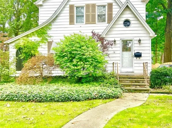 2201 17th St, Cuyahoga Falls, OH 44223