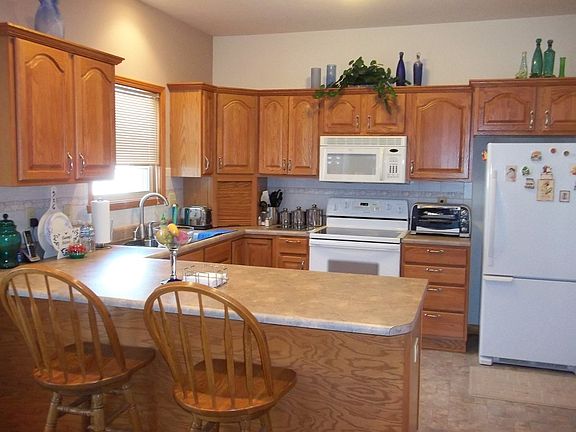 3rd image of 1053 S Smith Dr