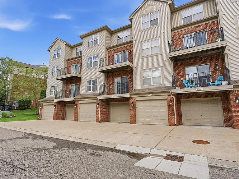 39475 Springwater Dr — Photo 32