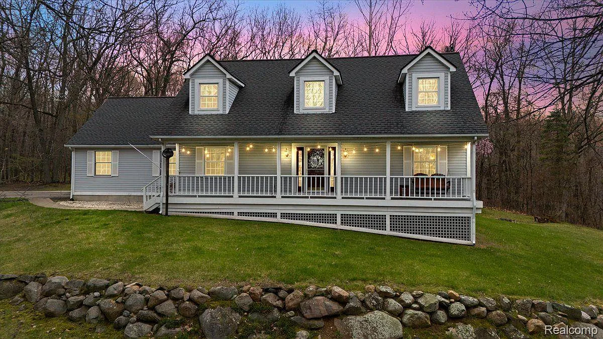 845 Rowlinson Ln photo 1