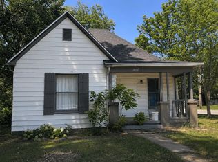 2057 N Pickwick Avenue, Springfield, MO 65803