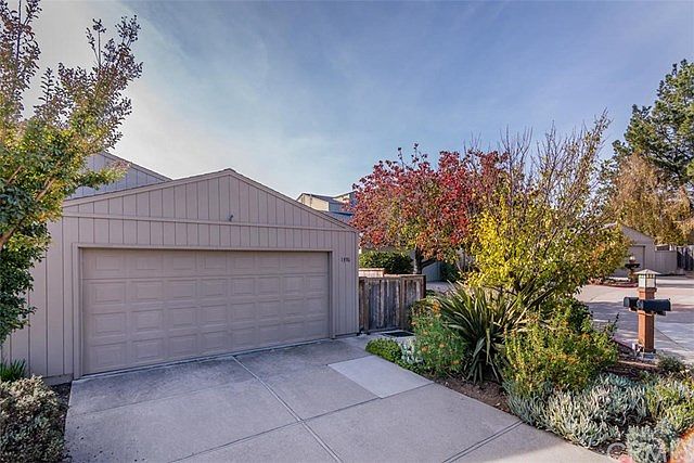 1st image of 1376 Vista Del Lago