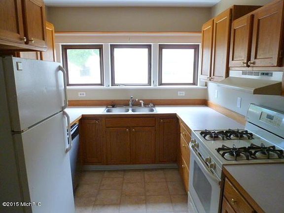 5th image of 1110 Lake St