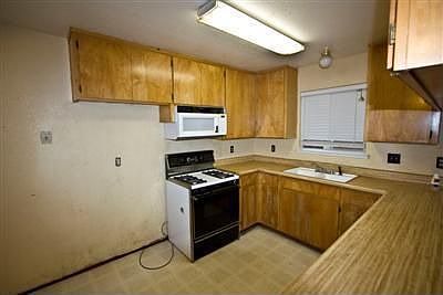 4th image of 256 Davitt Ave