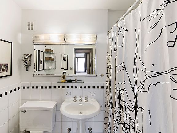 5th image of 16 W 16th St #11