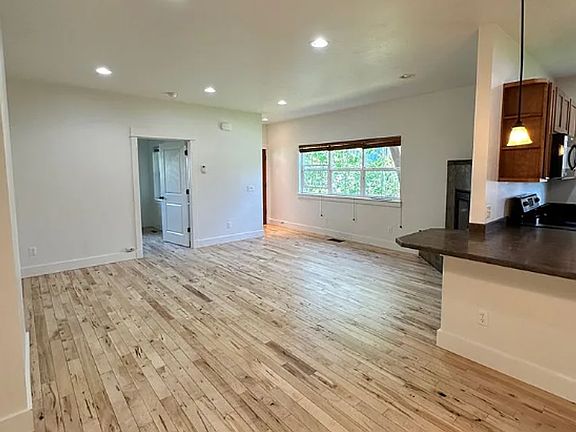 3rd image of 374 Kimball Ave APT A