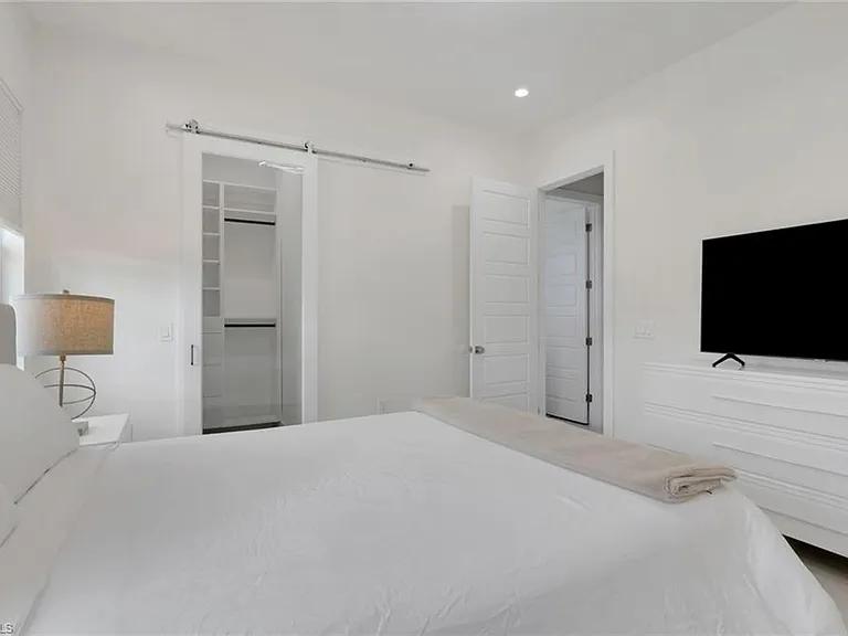 653 23rd St SW — Photo 30
