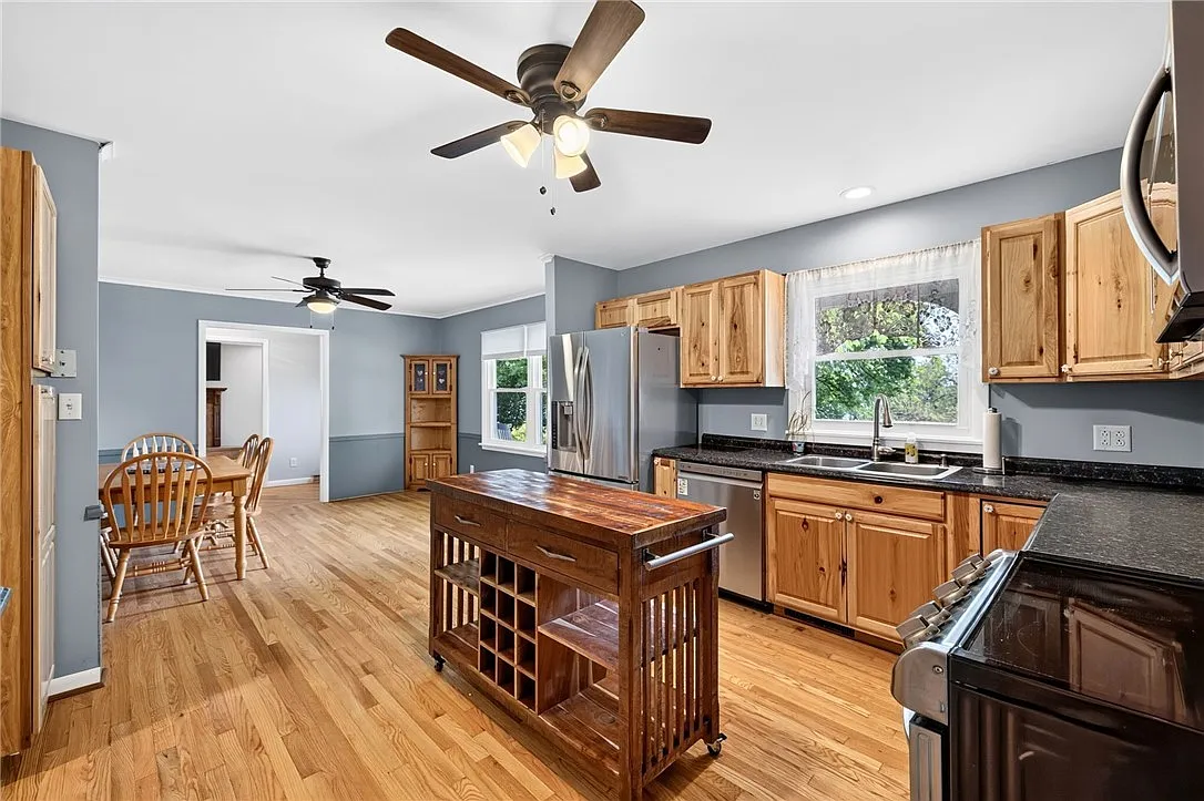2 bed, 2253 sqft, $2,800 — Photo 4