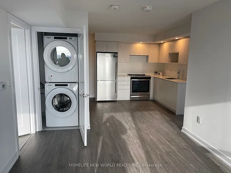 225 Village Green Sq #908 — Photo 6