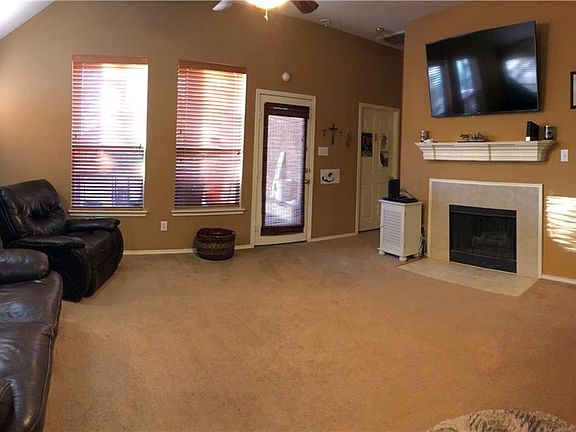 3rd image of 10221 Links Fairway Dr