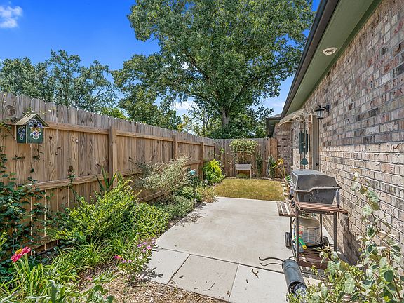 2nd image of 1137 Kings Ln #201