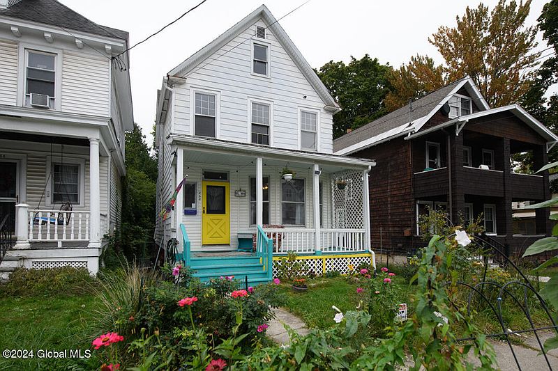 2nd image of 868 Washington Avenue
