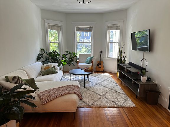 2nd image of 26 Peverell St #2