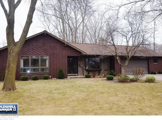 1225 Sand Hill Dr, Green Bay, WI 54313