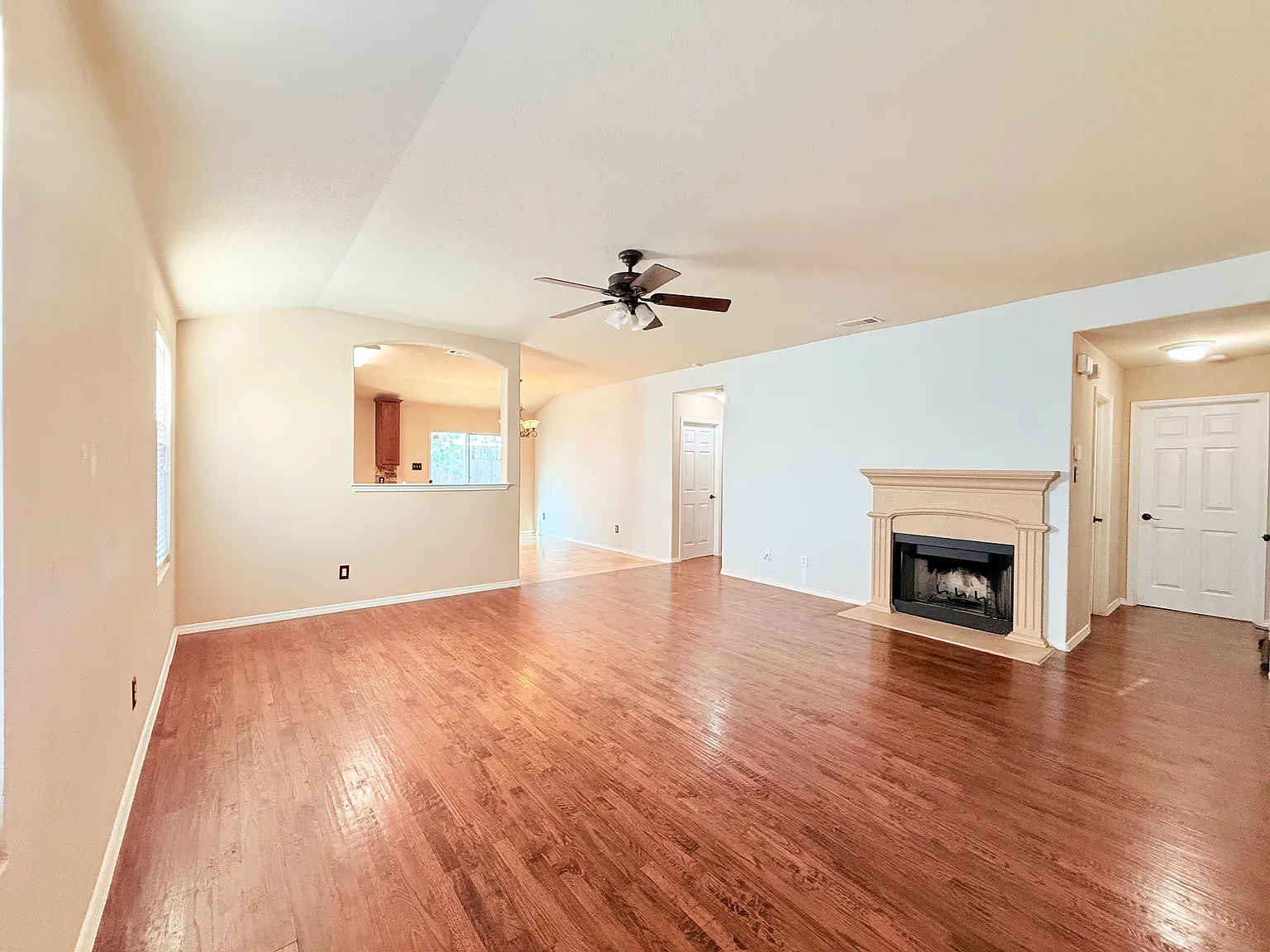 3 bed, 1584 sqft, $2,250 — Photo 3