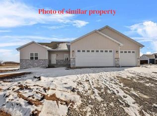 W5773 Roundstone Pl, Menasha, WI 54952