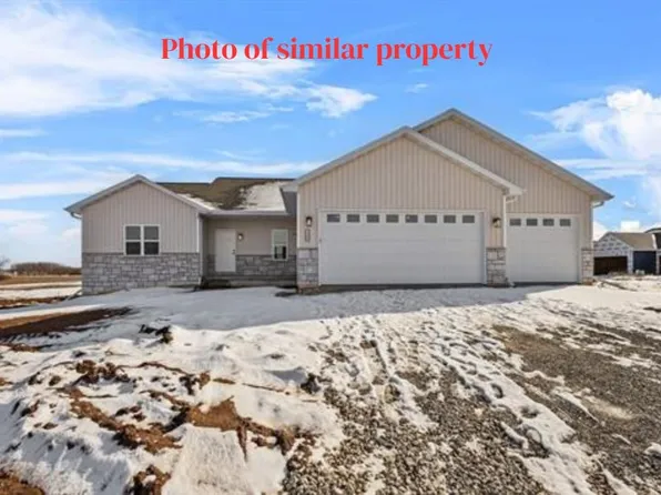 W5773 Roundstone Pl, Menasha, WI 54952