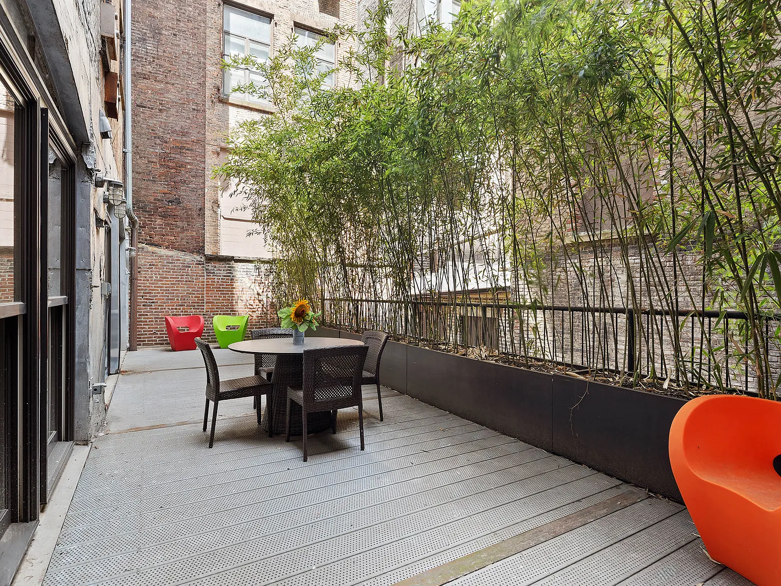 542 Broadway — Photo 3