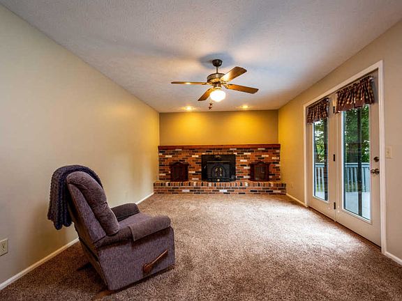 5th image of 1081 Acillom Dr