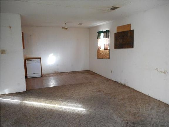 4th image of 665 County Road 3940
