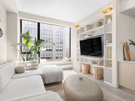 5th image of 255 Hudson St APT 10E