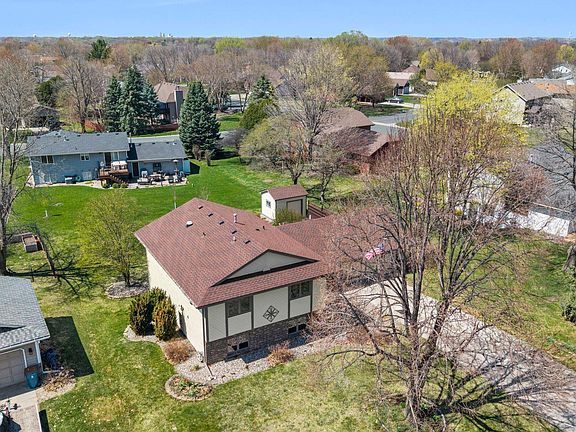 3rd image of 1286 Emerald Ln