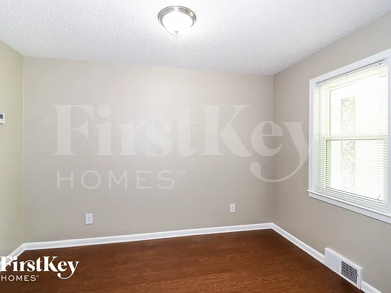 3500 Marietta Blvd — Photo 4
