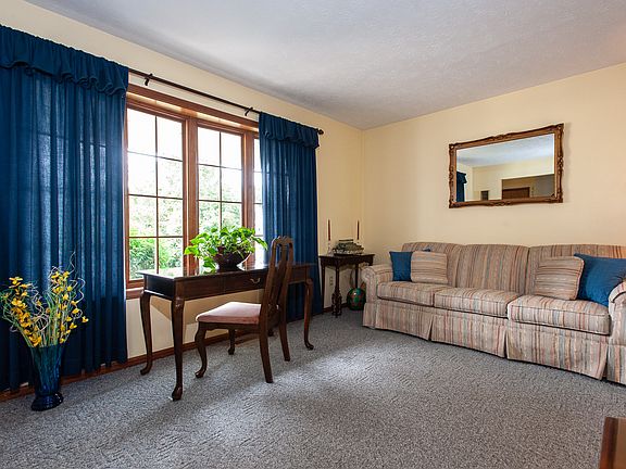 3rd image of 7350 Royalview Dr