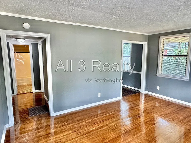 208 Bradley Dr — Photo 8