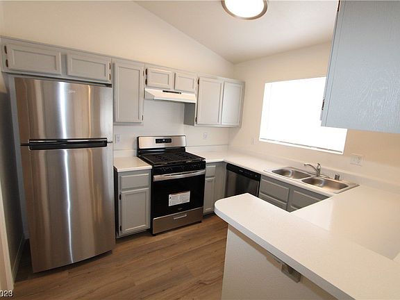 3rd image of 6717 Silver Spoon Dr