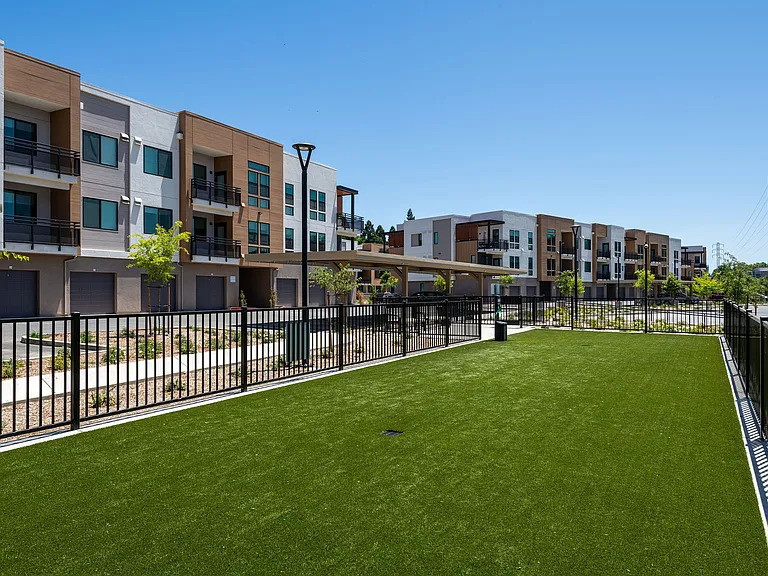 Sutter Green Apartments — Photo 21