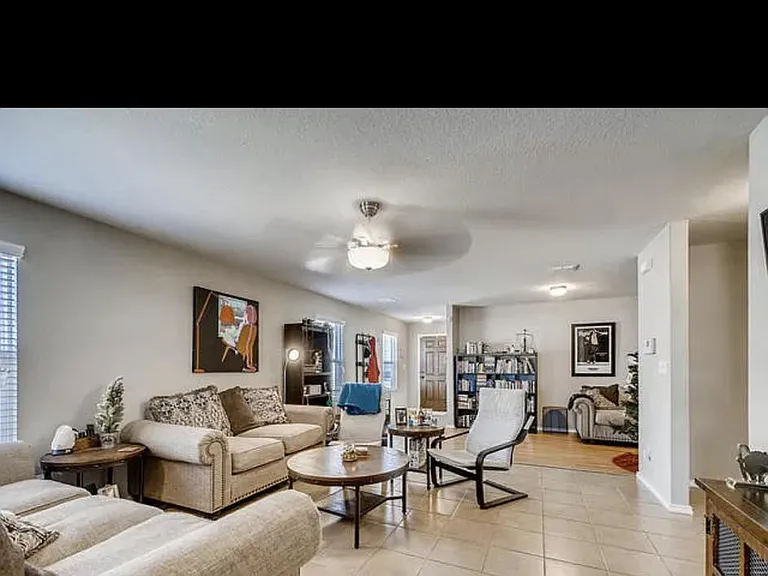 10715 Noble Cyn — Photo 4