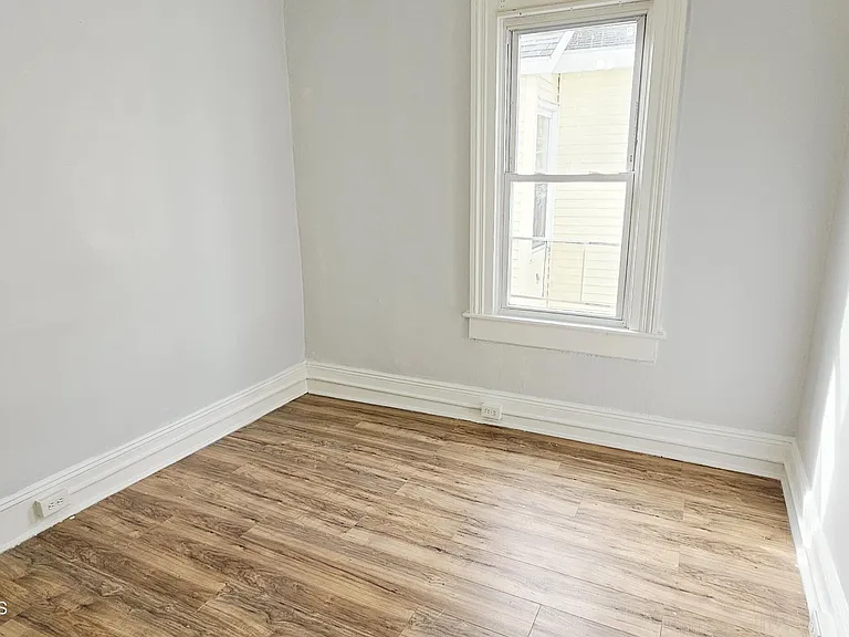 1319 Washburn St #1 — Photo 6
