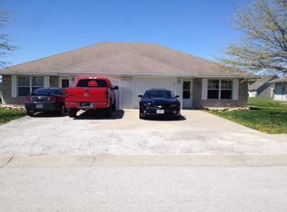 208 Parker Dr, Grain Valley, MO 64029