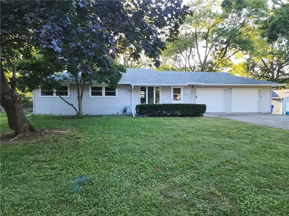 3321 N Oakland Ave, Decatur, IL 62526