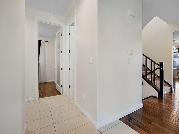 4th image of 40 S Baywater Ct SW