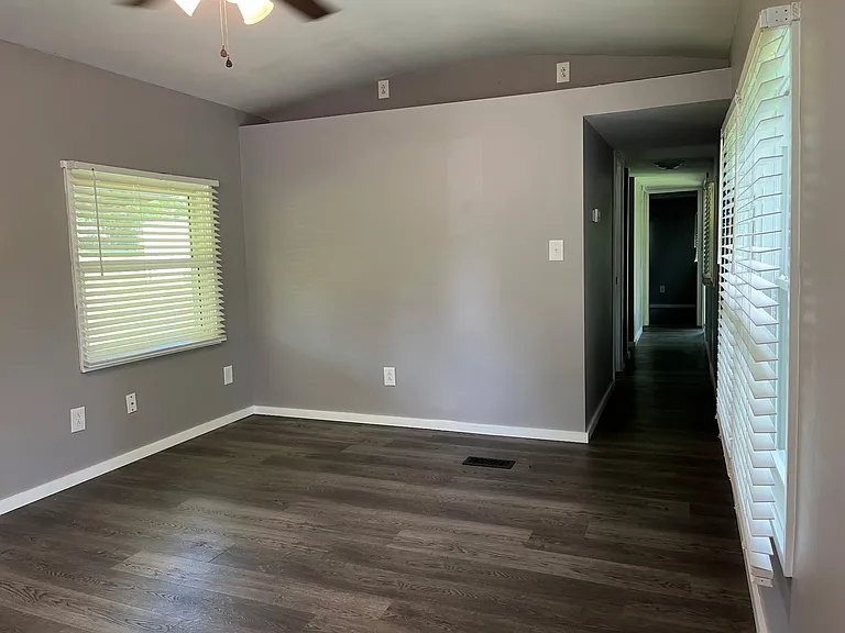 404 Hartley Dr — Photo 3
