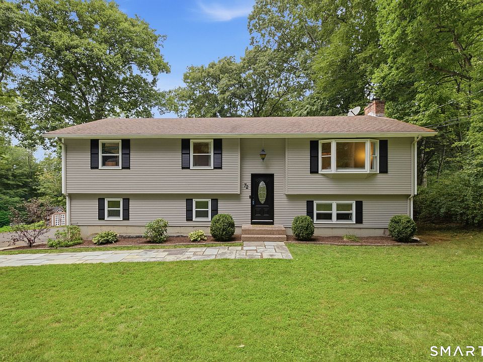 1st image of 72 Lakeview Heights