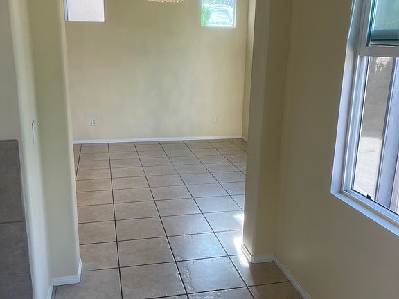 3rd image of 28448 Gatineau St