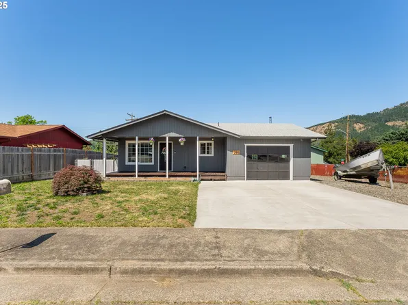 222 NE Darcie Way, Myrtle Creek, OR 97457