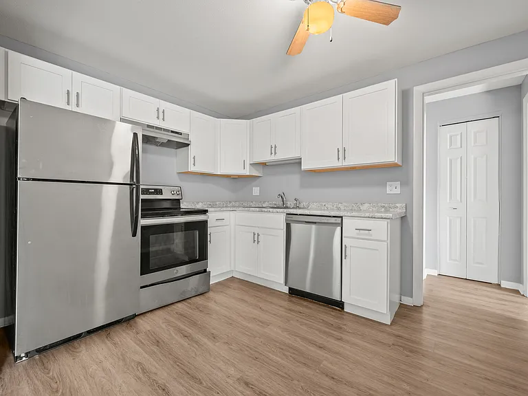 139 Hilliard St #D — Photo 4