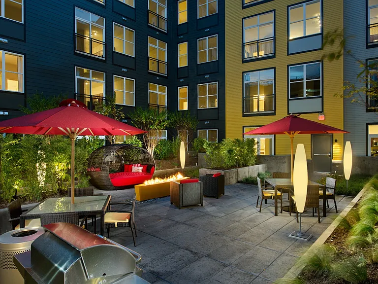 Halstead Square - Lotus & Lofts — Photo 6